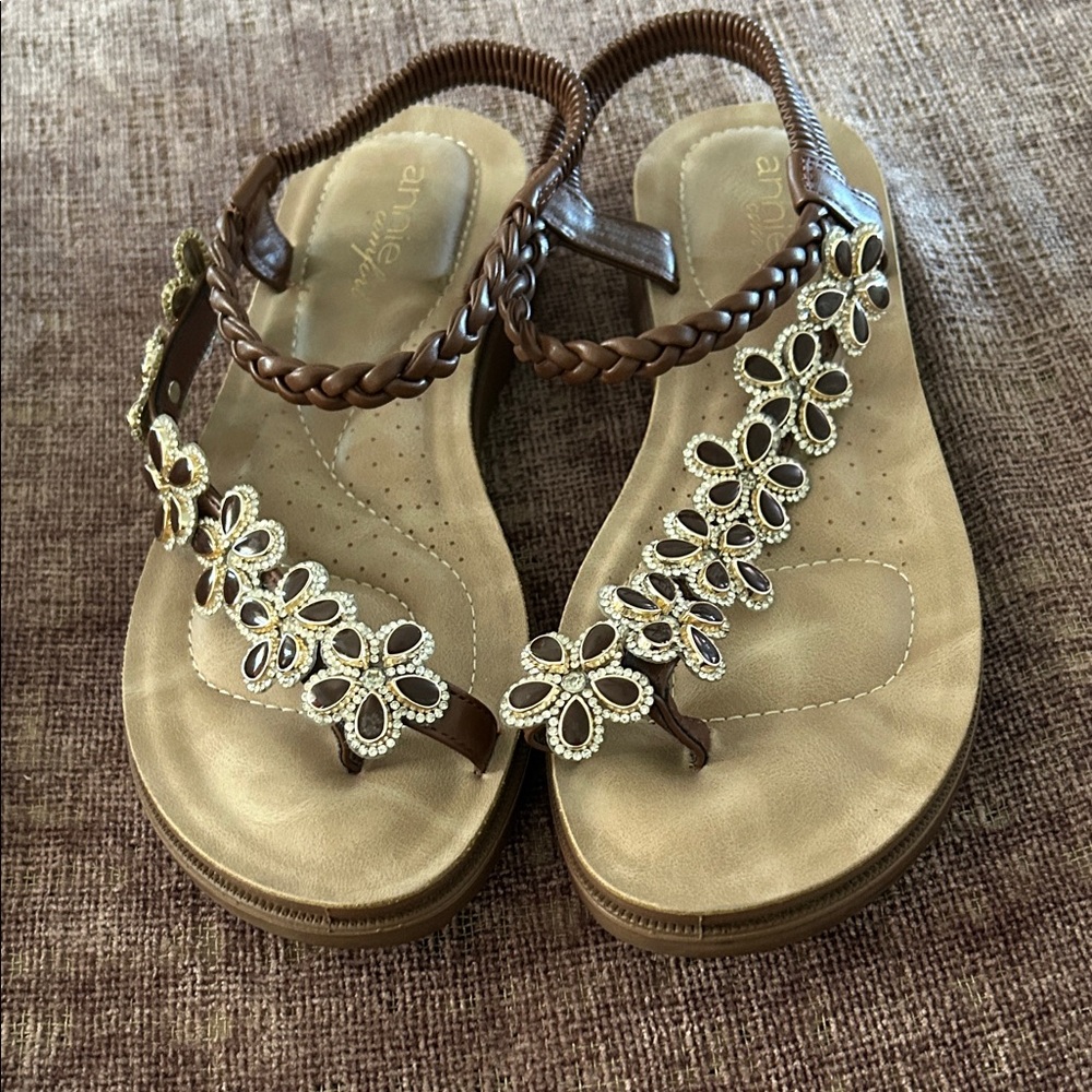 Chic Brown Sandals with Gold Floral Design